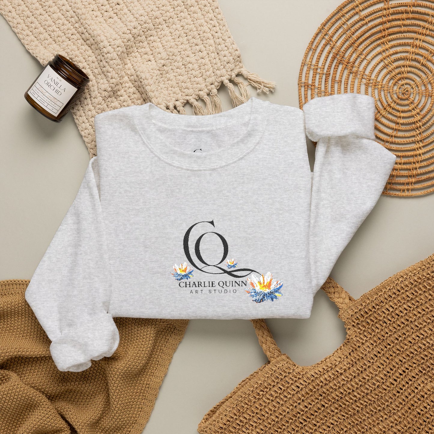 Logo Floral Crewneck Sweatshirt – 'Q' Monogram with Blue Yellow Flowers