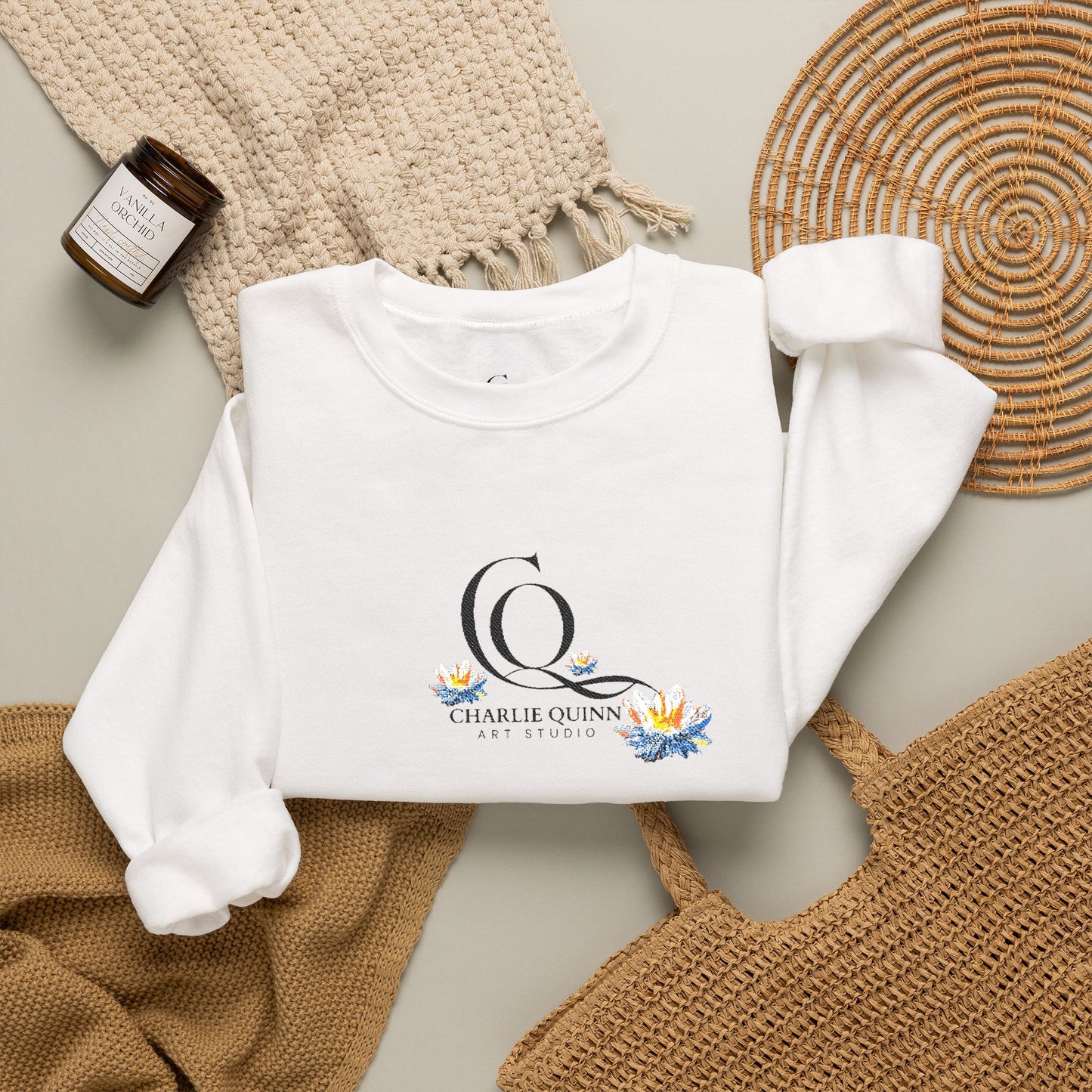 Logo Floral Crewneck Sweatshirt – 'Q' Monogram with Blue Yellow Flowers
