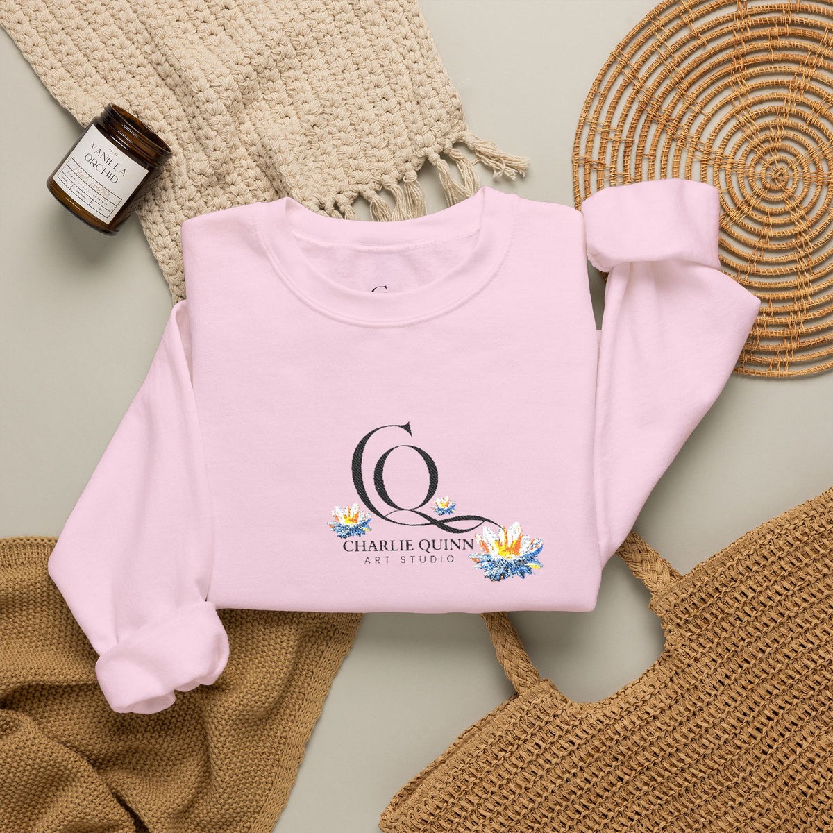 Logo Floral Crewneck Sweatshirt – 'Q' Monogram with Blue Yellow Flowers