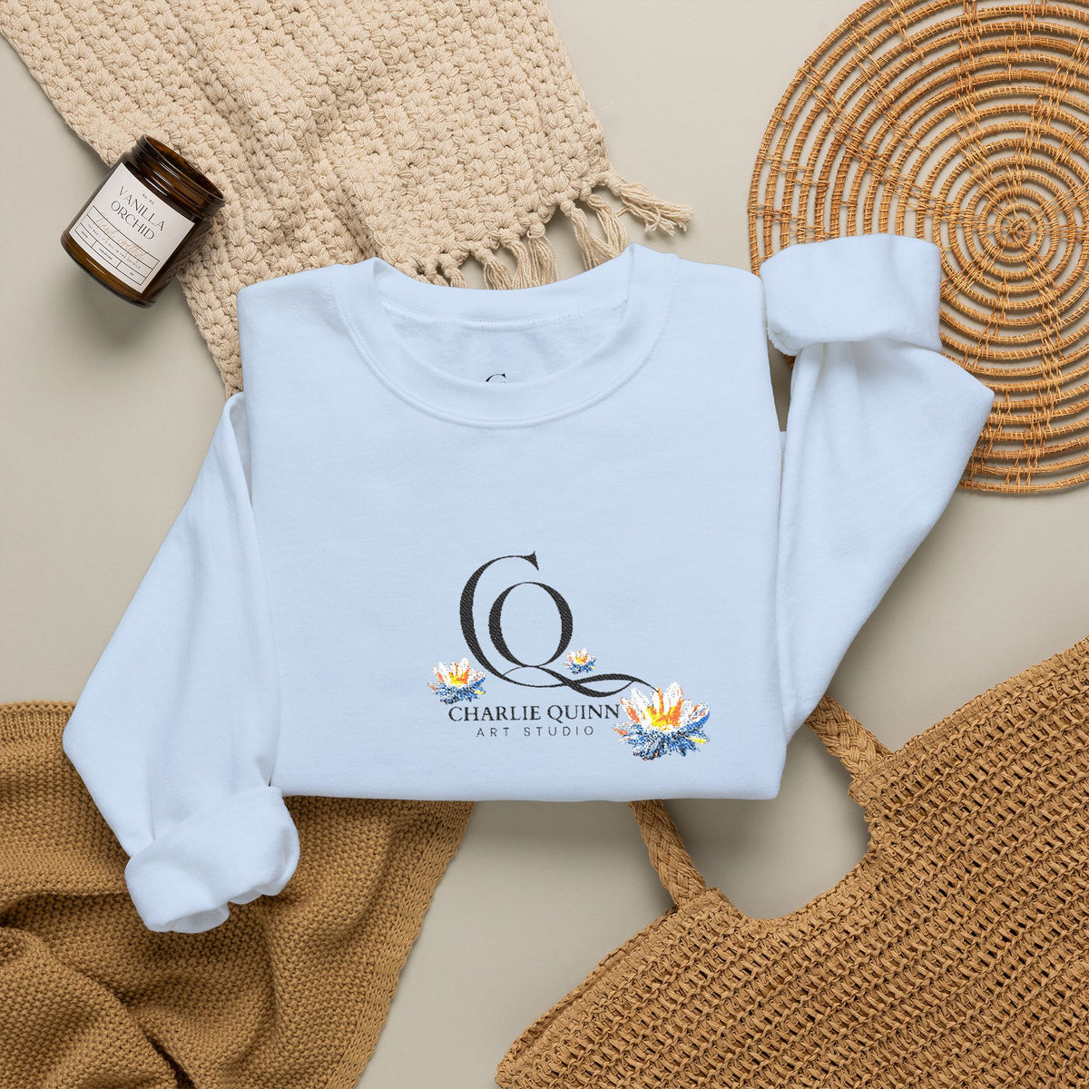 Logo Floral Crewneck Sweatshirt – 'Q' Monogram with Blue Yellow Flowers